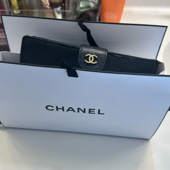 CHANEL Quilted Diamond pattern CC Gold Black Bifold Wallet with Chanel Box - Picture 5 of 17
